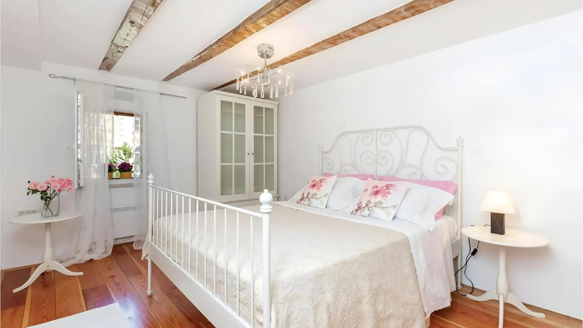 Charming Old Captain\'S House With Sea View contacts
